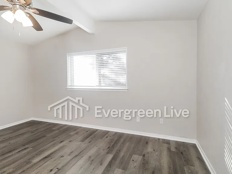 2404 Heathercrest Dr — Photo 13