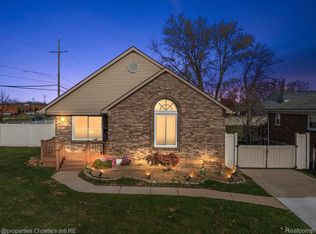 22905 Glenbrook St, Saint Clair Shores, MI 48082