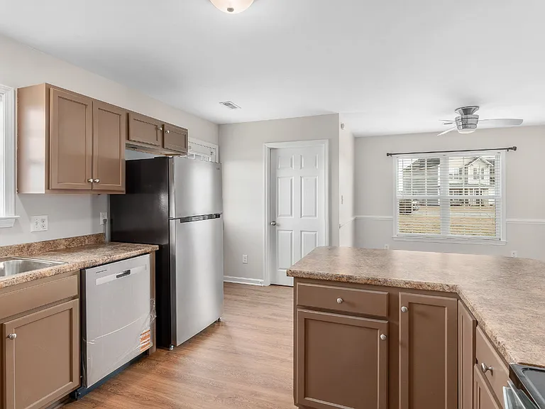 131 Cherry Grove Dr — Photo 8