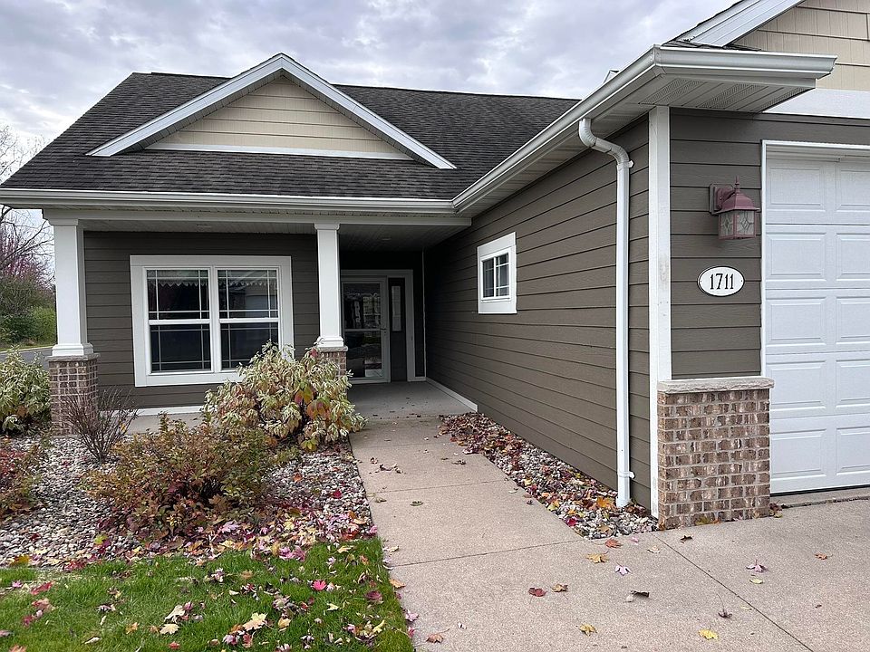 1st image of 1711 Oak Hollow Ln