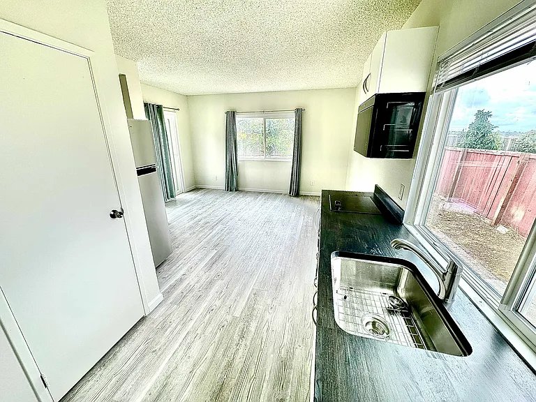 171 Fleet St — Photo 9