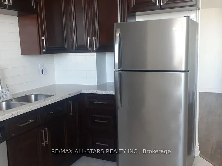 100 Wingarden Ct #1812 — Photo 2