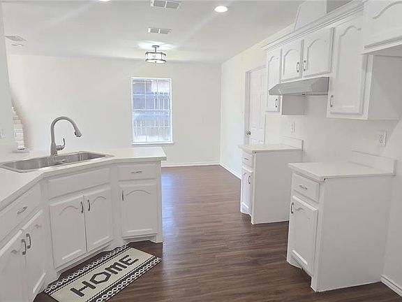 5th image of 2415 Heather Ave #1