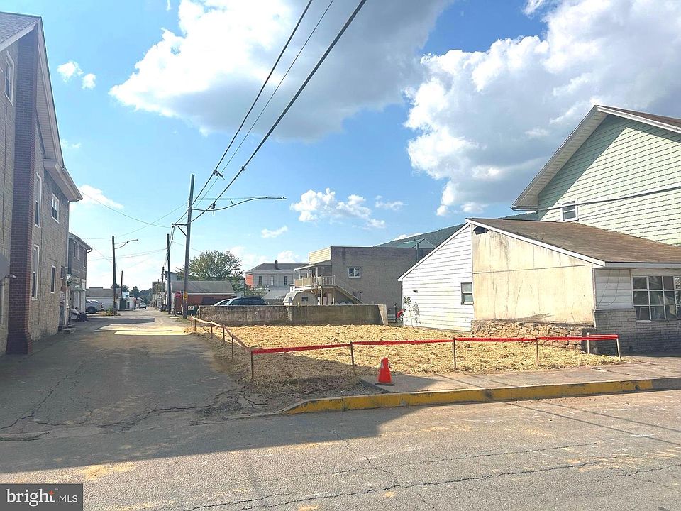 1st image of 512 Market St