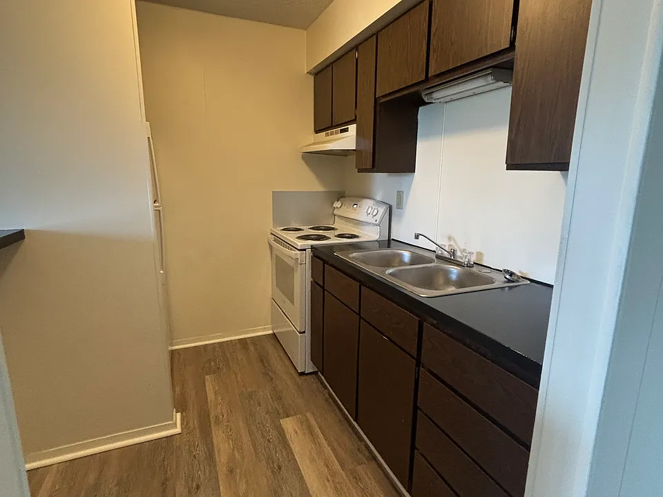 700 W Wayne St #24