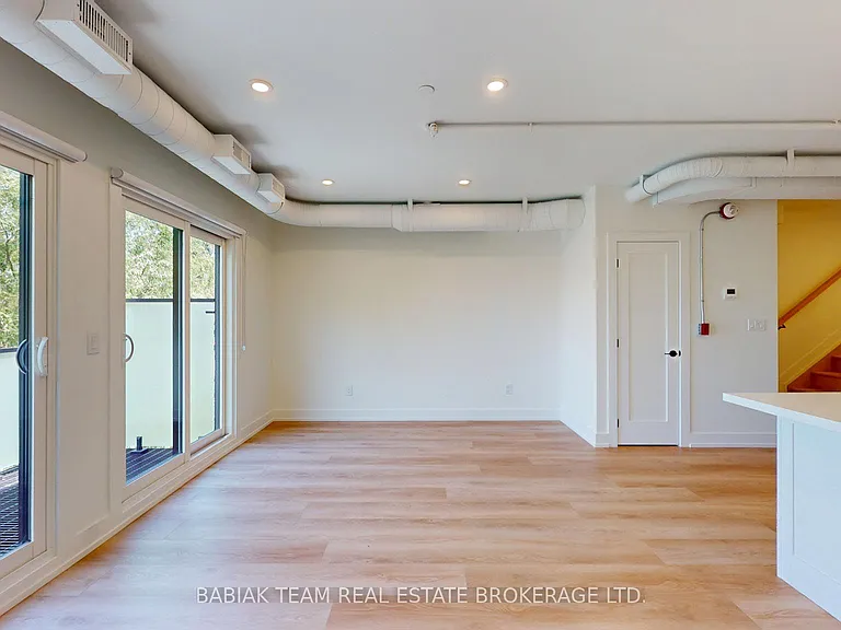 656 Annette St #302 — Photo 6