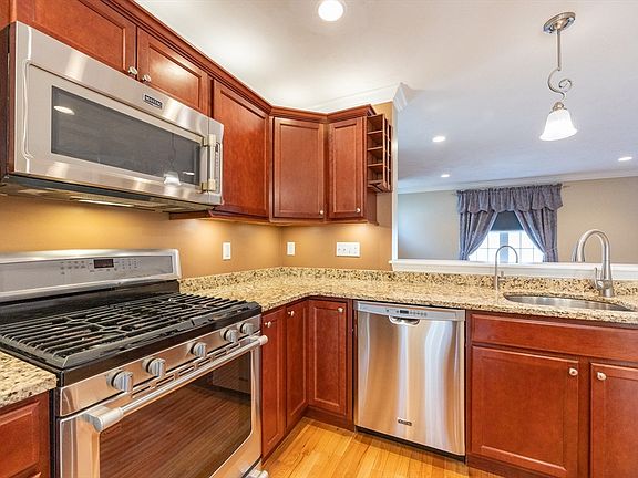 4th image of 83 South St #0