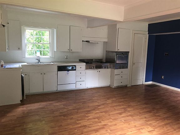 3rd image of 505 W Crockett St