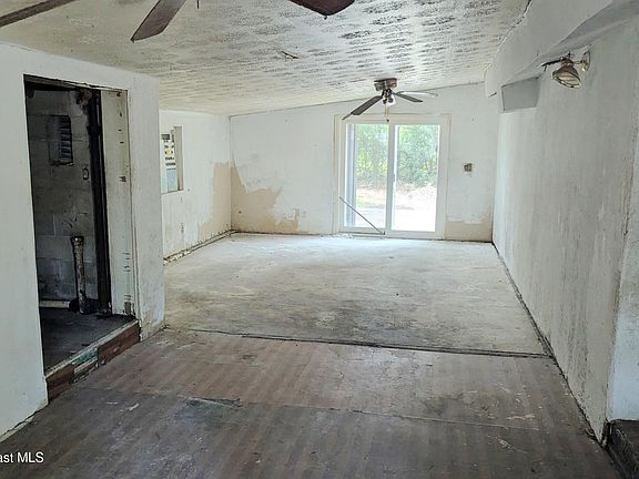3rd image of 9211 Greenleaf Rd