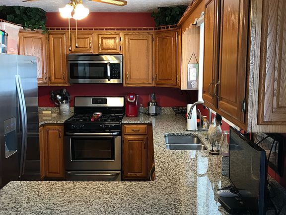 3rd image of 305 Brookview Dr