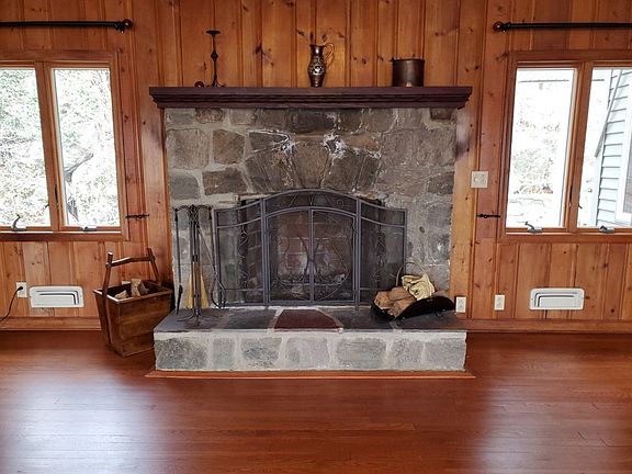 2nd image of 1197 Lakeside Dr E