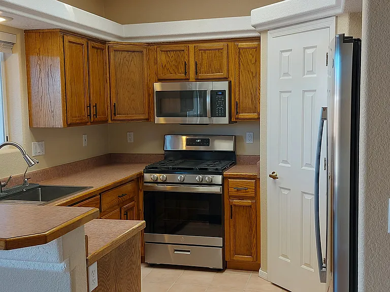 3135 Daytona Ave — Photo 5