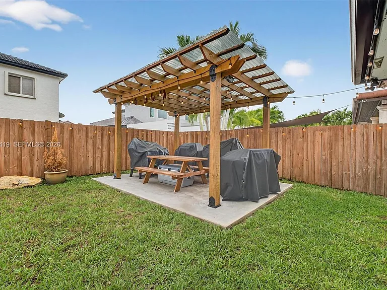 15874 SW 138th Ter — Photo 32