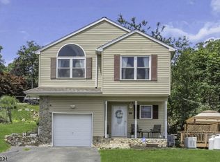 28 Wildwood Shores Dr, Hopatcong, NJ 07843