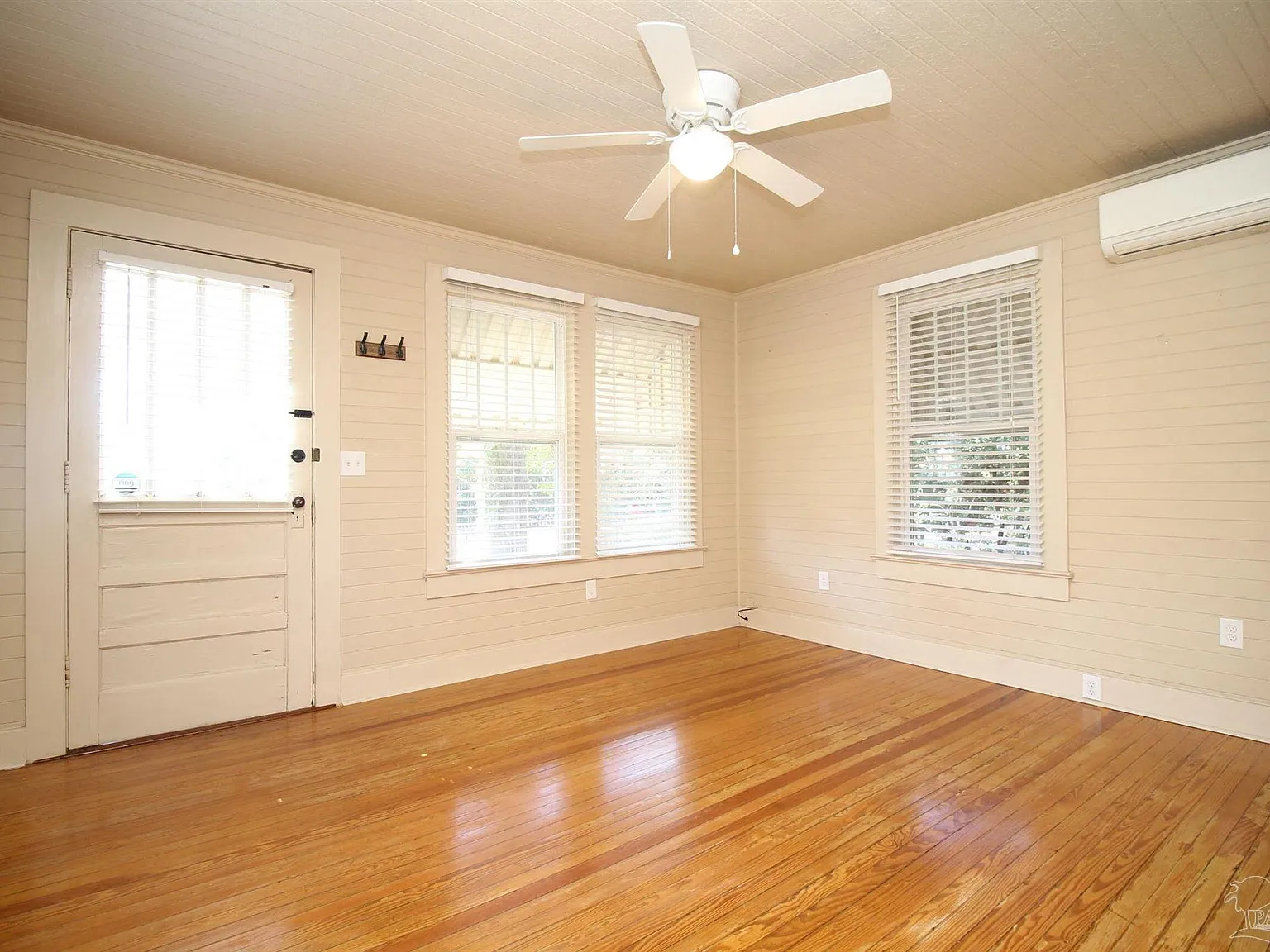 2 bed, 1.0 bath, 700 sqft, $1,495 — Photo 3