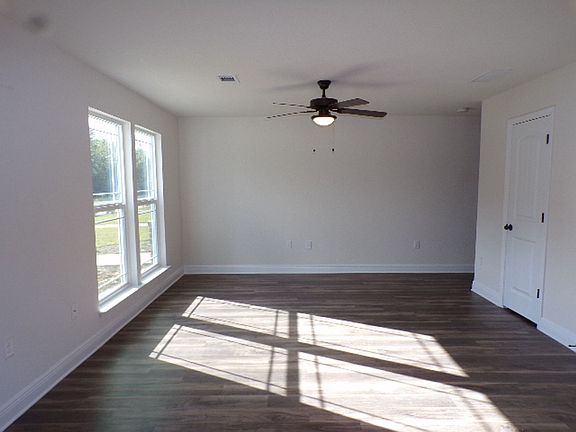 3rd image of 5031 Peach Dr
