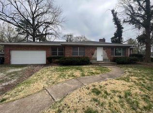 4232 Oak Ln, Belleville, IL 62226