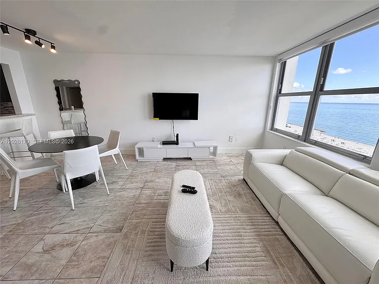2899 Collins Ave #1433 — Photo 4