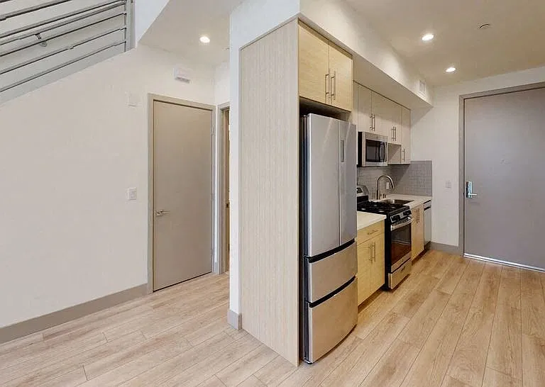 Lido Apartments - 1039 S Hobart — Photo 29