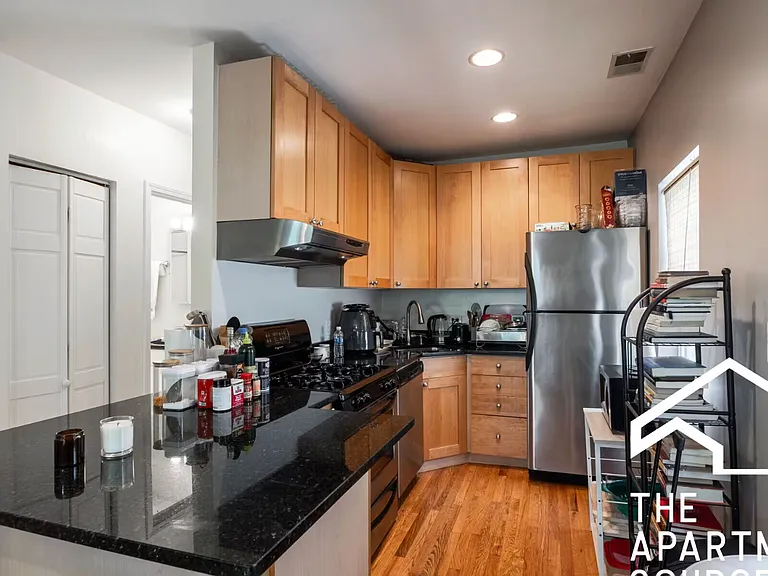 906 N Wood St #1 — Photo 3