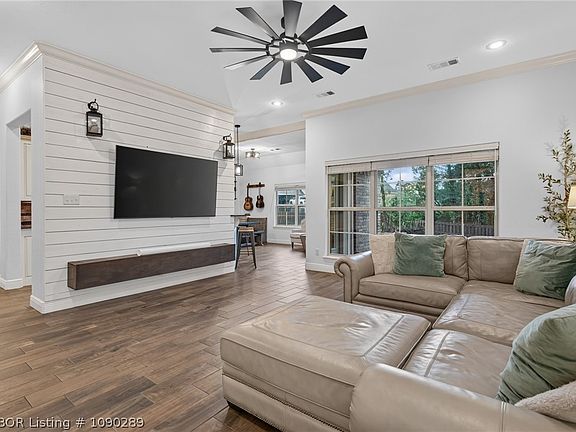 4th image of 2312 Parkridge Road