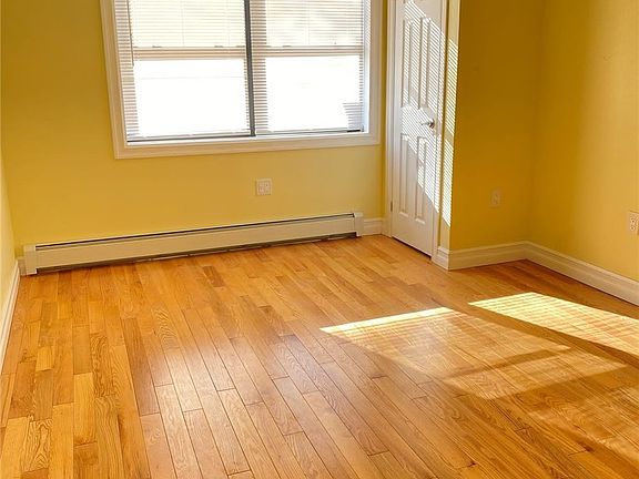 4th image of 6525 Utopia Pkwy