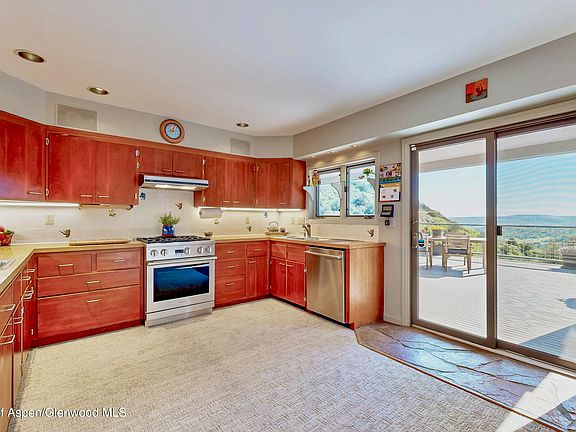 3rd image of 2602 Hidden Valley Rd