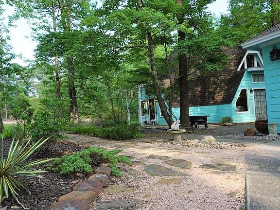 3rd image of 294 Breezeway Dr