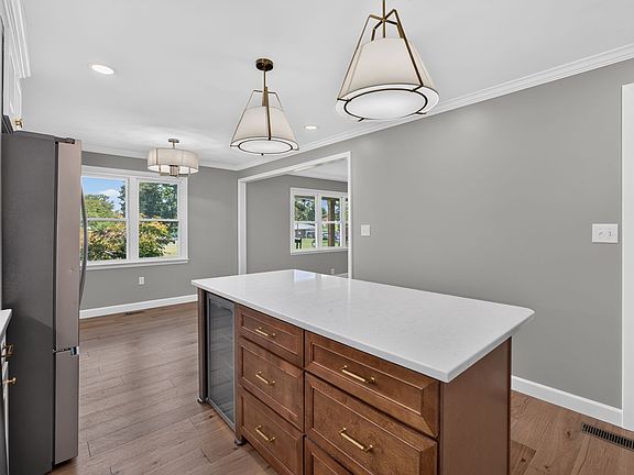 4th image of 926 Dyer Cir