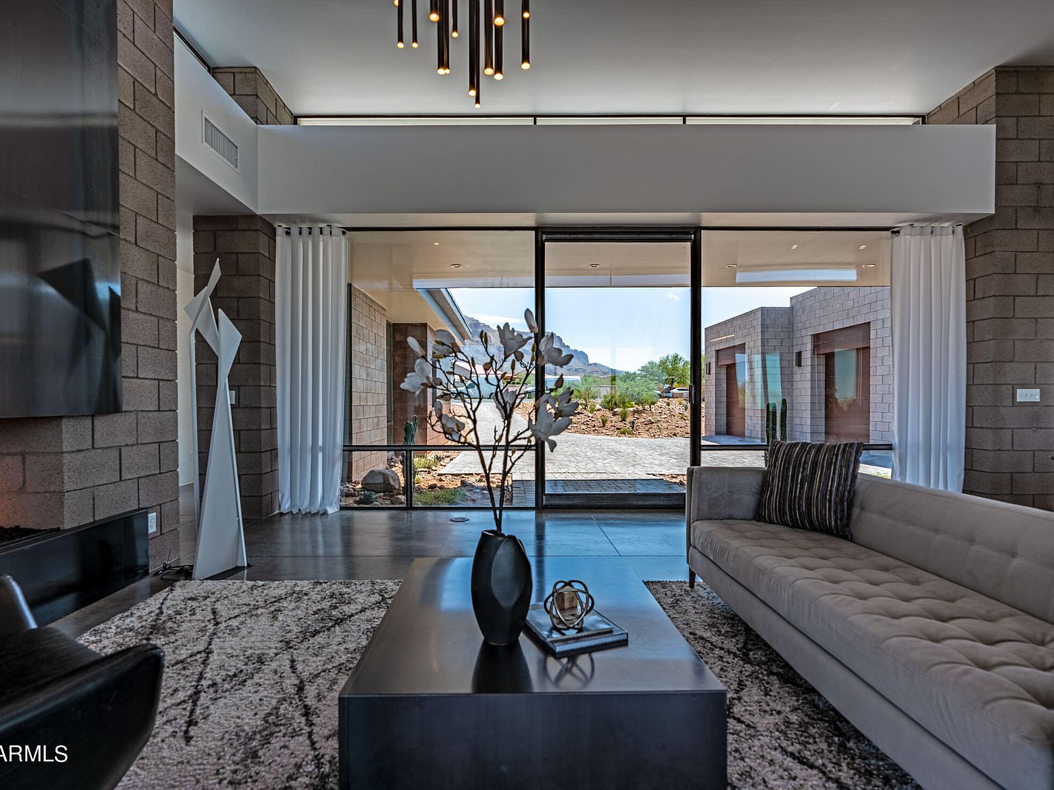 2866 S Petroglyph Trl