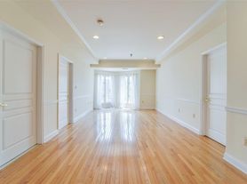 84 Adams St, Hoboken, NJ