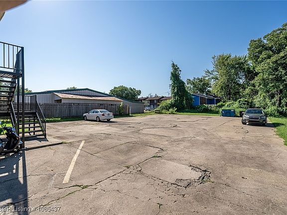 5th image of 2308 Savannah St