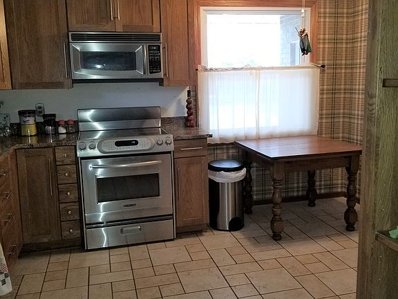 2nd image of 1191 N Meadow Dr