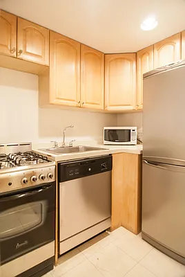 Rented by WAM Partners - William Moses Co. | media 5