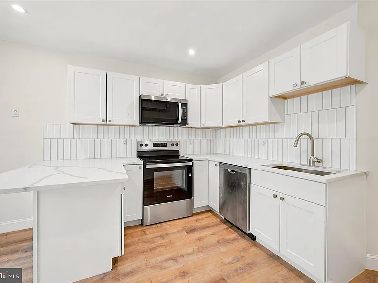 6419 Race St #B — Photo 4