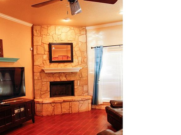 Living Room-Fireplace