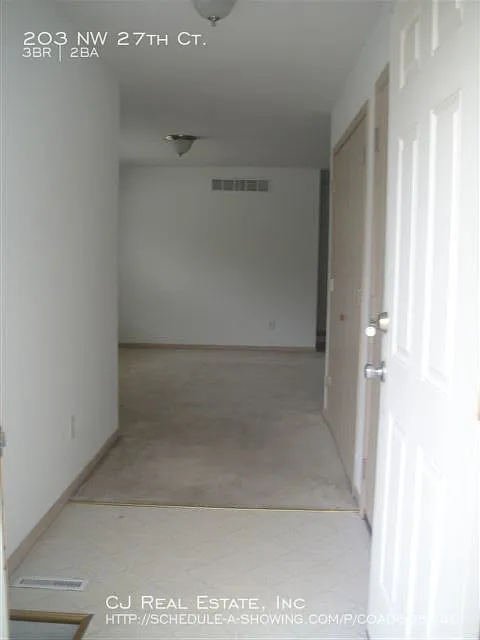 3 bed, $1,775 — Photo 2