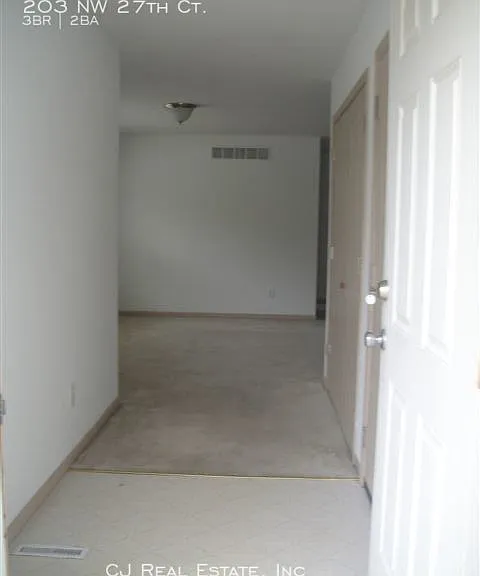 203 NW 27th Ct — Photo 2