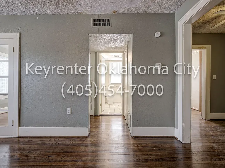 1700 N Robinson Ave — Photo 23