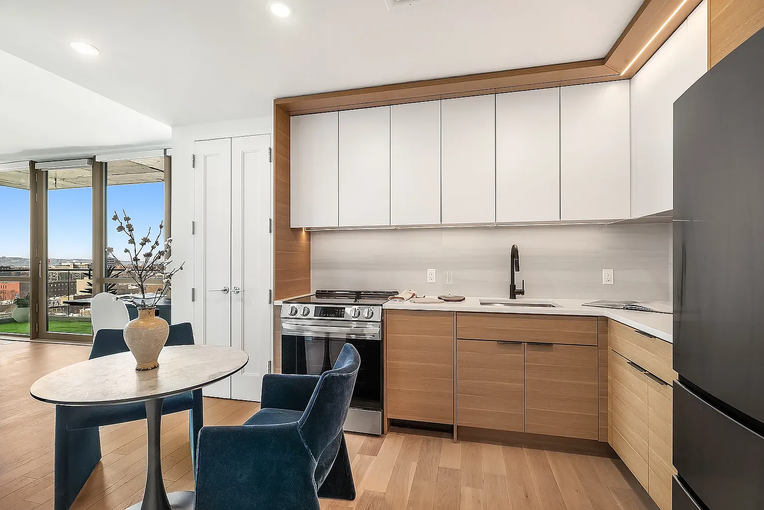 325 Bond Street — Photo 4