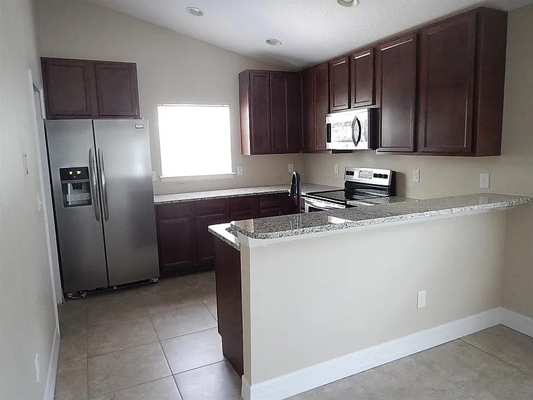 453 W Desoto St — Photo 6