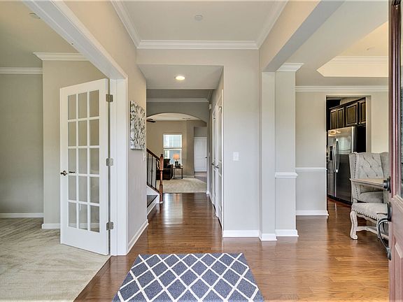 3rd image of 912 Linden Isle Dr