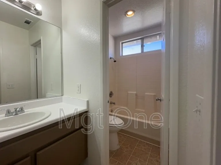 1240 Lilac Ridge Dr — Photo 16