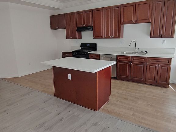 4th image of 2217 S Hobart Blvd