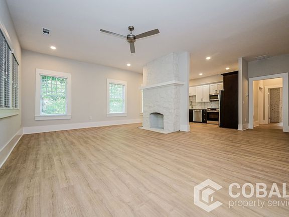 3rd image of 616 Linwood Ave NE #A