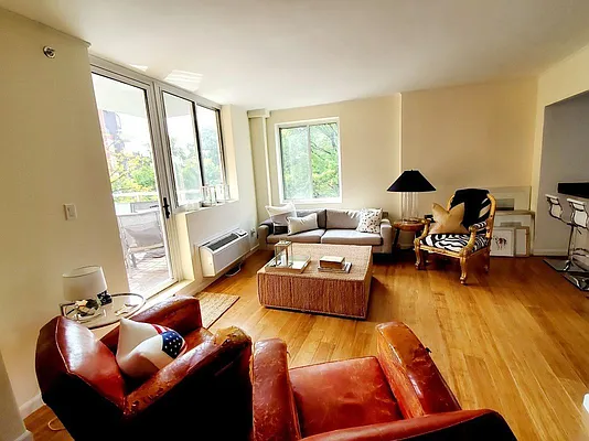 Rented by Ridgewood Capital NYC LLC | media 21