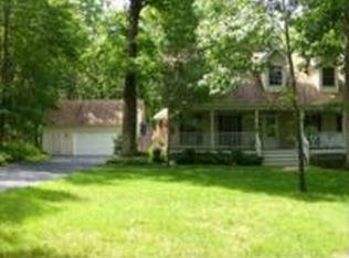 704 Rock Ct, Dixon, IL 61021