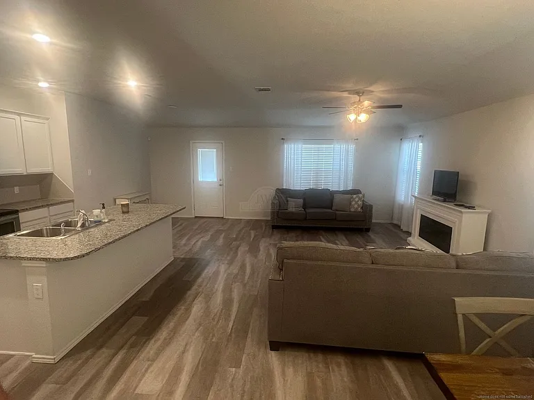104 Green Jay Dr — Photo 5