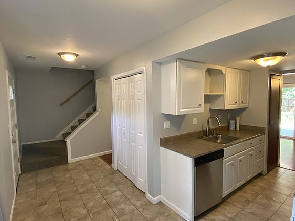 3rd image of 1202 Stonewood Ct #1