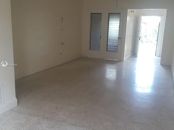 5th image of 1657 N Treasure Dr APT 2